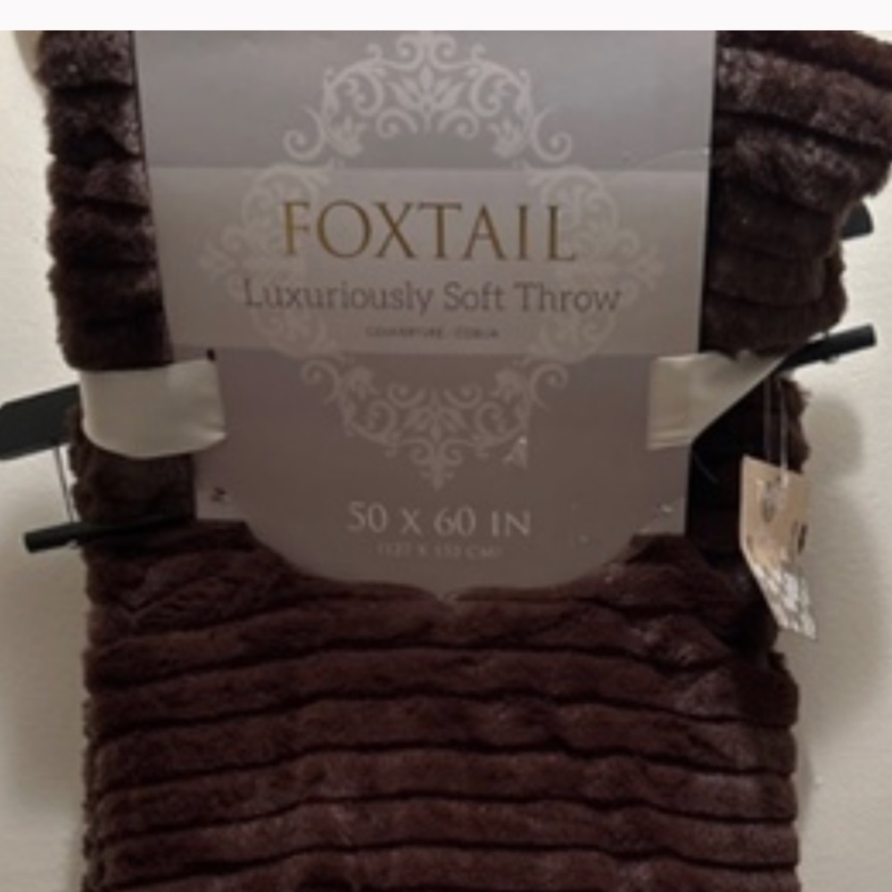 Luxuriously Soft Throw NWT -dk brown  50 in x 60 in